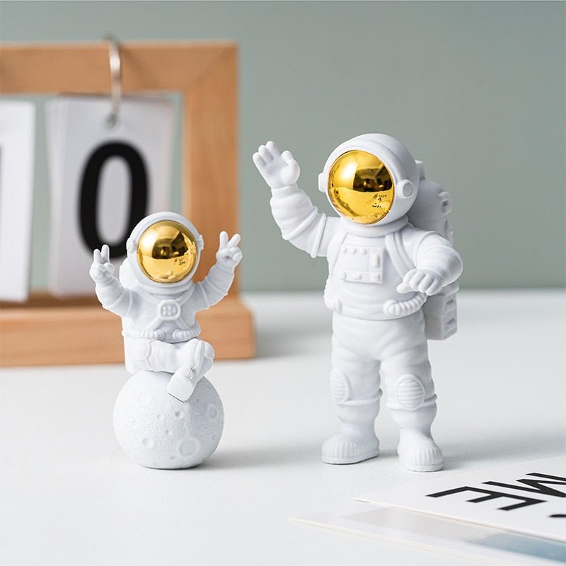 3Pc Astronaut Decor Action Figures and Moon Home Decor Resin Astronaut Statue Room Office Desktop Decoration Presents Boy Gift - homemotto